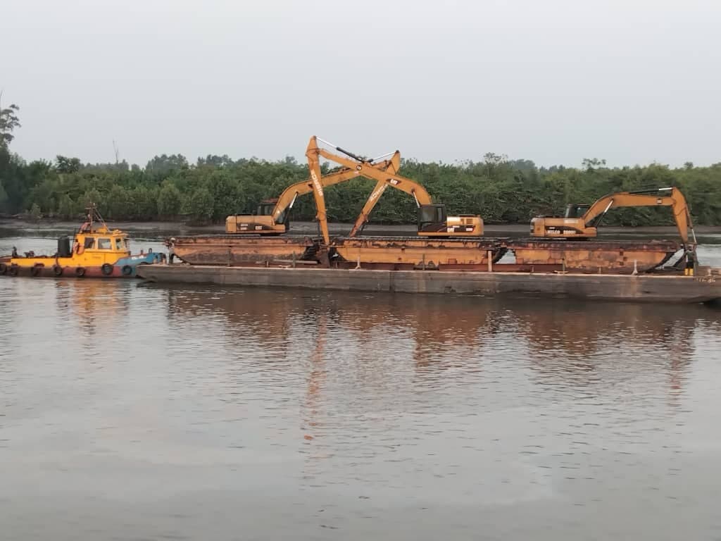 Equipment and barge operations